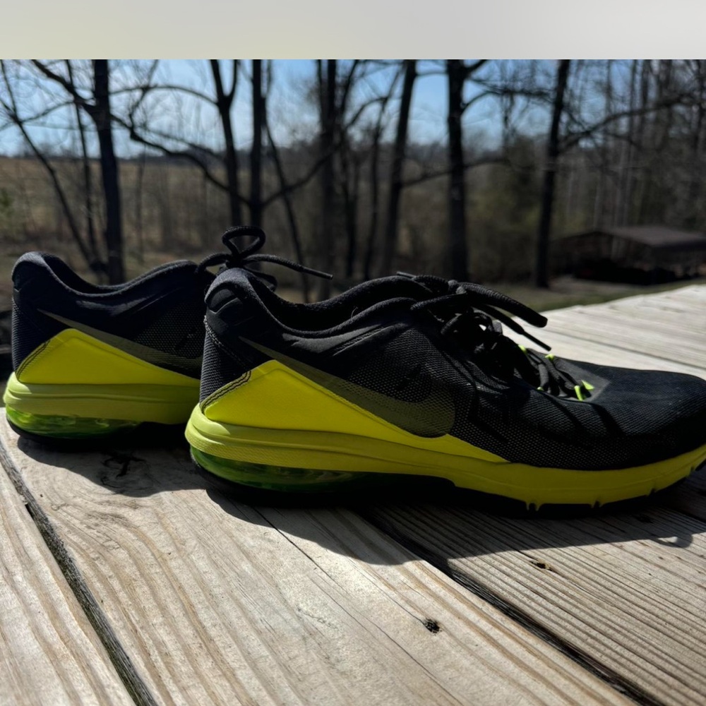 Nike Men's Black and Yellow Running Shoes